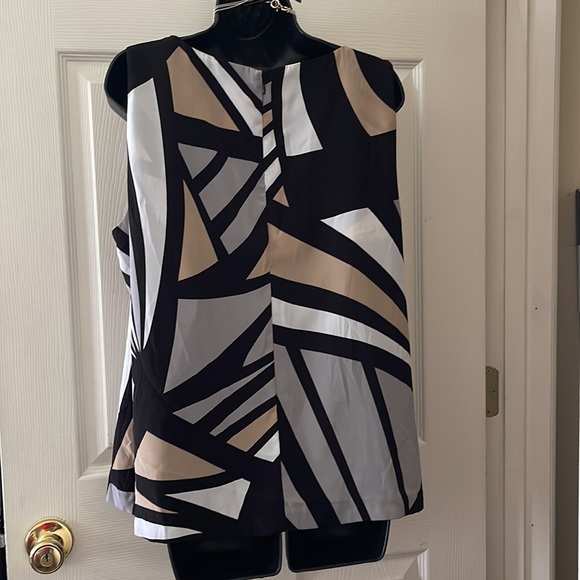 NWOT Woman's Sleeveless Blouse size XL multi earth tone colors - Picture 2 of 4